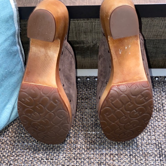 UGG Abbie chestnut suede studded clog mules Great preowned condition size 6 - Picture 4 of 11